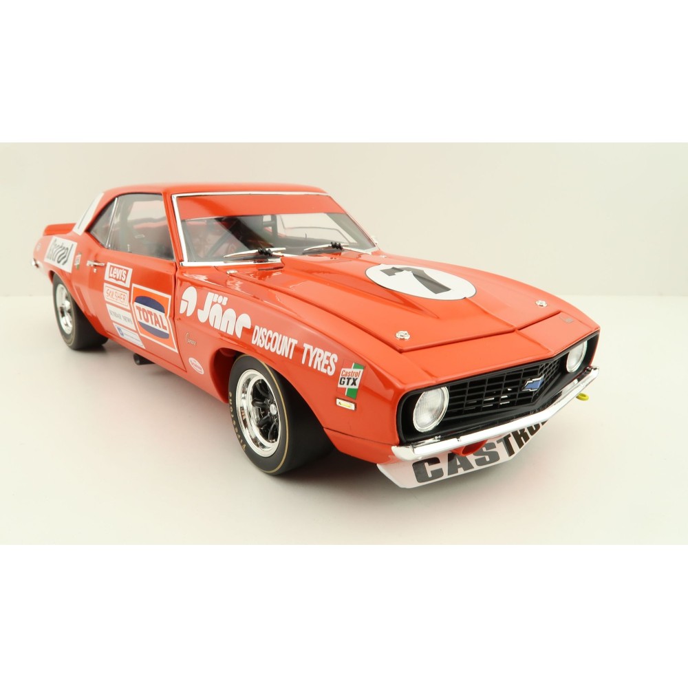 Classic Carlectables 18786 Chevrolet Camaro 1972 ATCC Round 1 Symmons Plains 2nd Place - Scale 1:18
