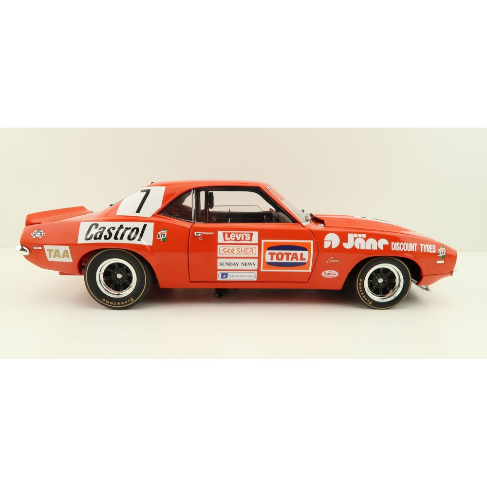 Classic Carlectables 18786 Chevrolet Camaro 1972 ATCC Round 1 Symmons Plains 2nd Place - Scale 1:18