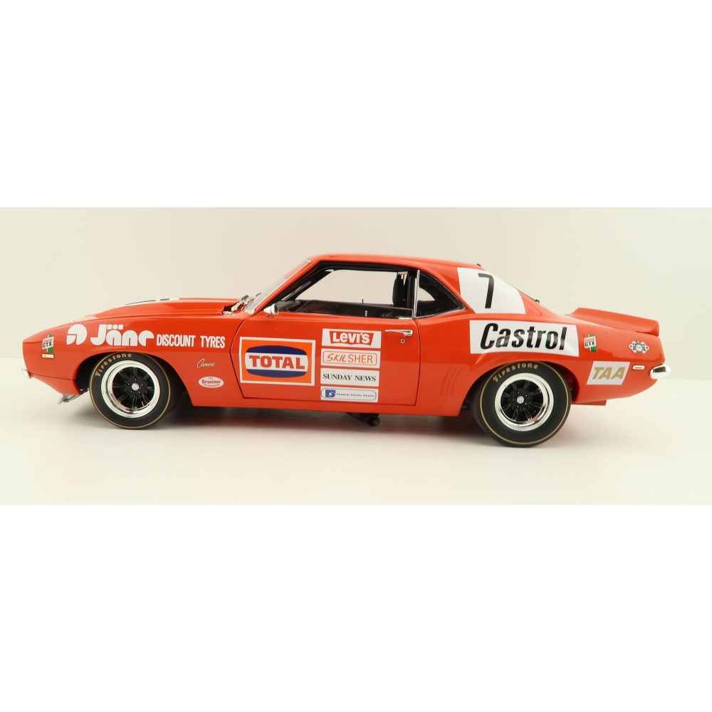Classic Carlectables 18786 Chevrolet Camaro 1972 ATCC Round 1 Symmons Plains 2nd Place - Scale 1:18