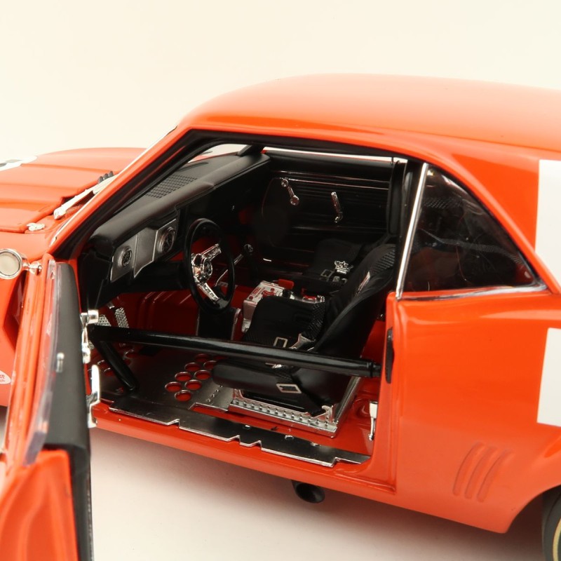 Classic Carlectables 18786 Chevrolet Camaro 1972 ATCC Round 1 Symmons Plains 2nd Place - Scale 1:18