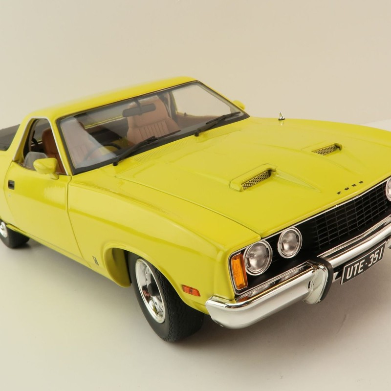 Classic Carlectables 18799 Ford XC Falcon Utility Ute Pine N Lime - Scale 1:18
