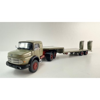 Conrad 1064/02 Mercedes-Benz LAS 2624 6x4 Prime Mover + 2 axle GOLDHOFER Lowloader Trailer - Scale 1:50