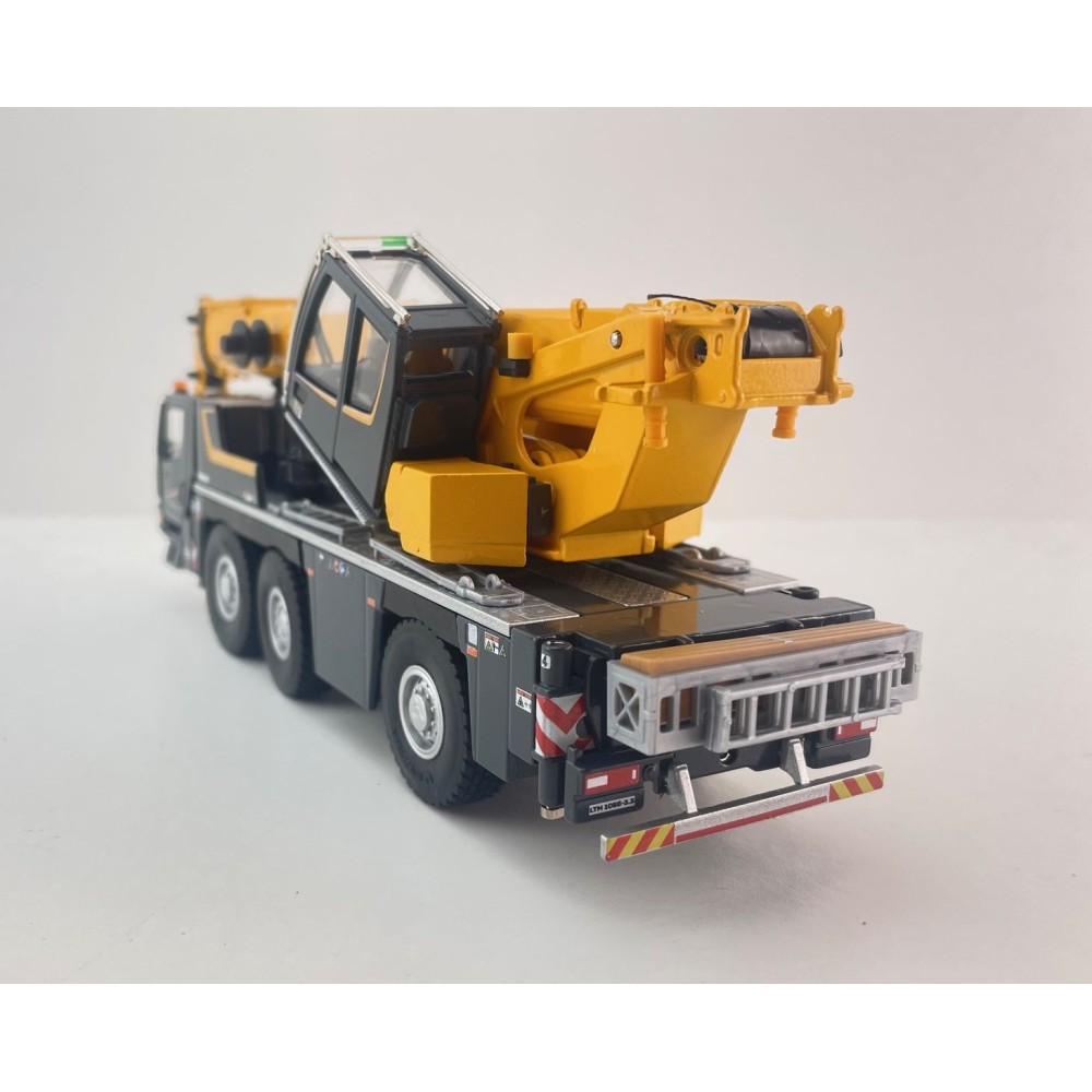 Conrad 2127/0 LIEBHERR LTM 1055-3.3 3-axle All-Terrain Mobile Crane New Bauma 2025 - Scale 1:50