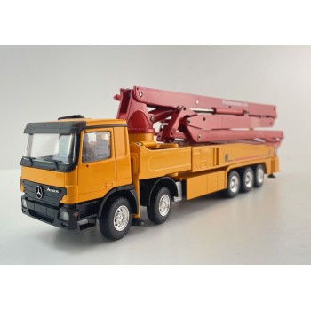 Conrad 40135/01 Mercedes Benz Actros 5-axle Truck with Putzmeister M52 mounted Concrete Pump 52m Scale 1:50