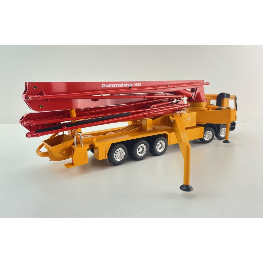 Conrad 40135/01 Mercedes Benz Actros 5-axle Truck with Putzmeister M52 mounted Concrete Pump 52m Scale 1:50