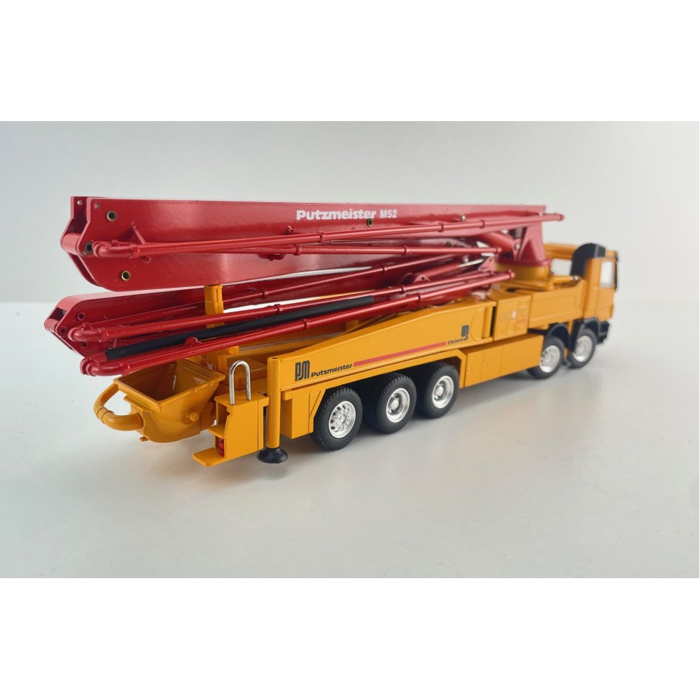 Conrad 40135/01 Mercedes Benz Actros 5-axle Truck with Putzmeister M52 mounted Concrete Pump 52m Scale 1:50