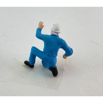 Conrad 9999C Worker Figure Kneeling Down - Scale 1:50