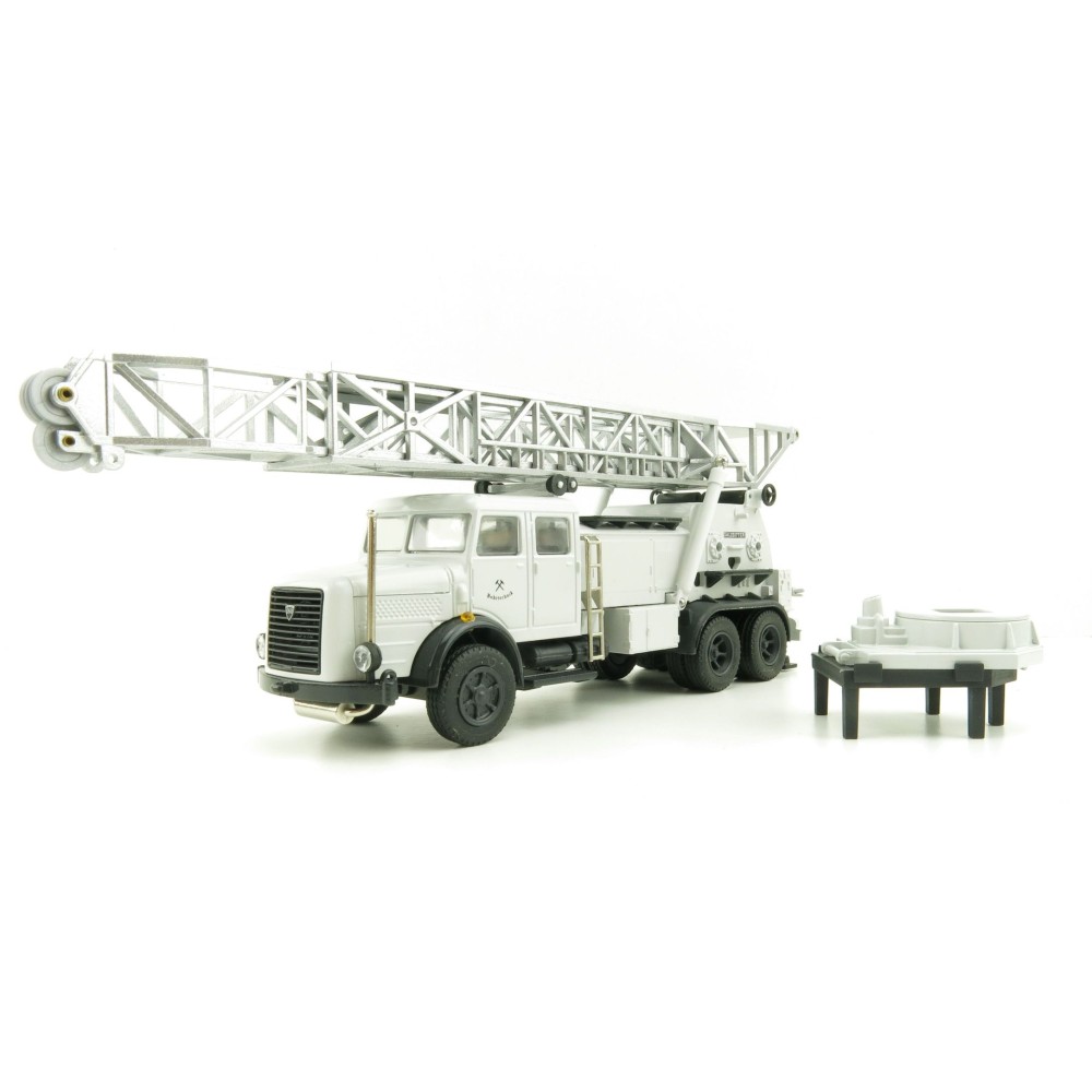 Conrad 1042/0 - Faun Bonneted 3 axle Truck With SMC Drill - Scale 1:50