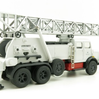 Conrad 1042/0 - Faun Bonneted 3 axle Truck With SMC Drill - Scale 1:50