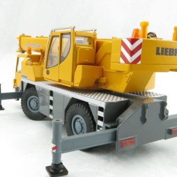 Conrad 2105/06 Liebherr LTM1030-2.1 Mobile Crane Scale 1:50