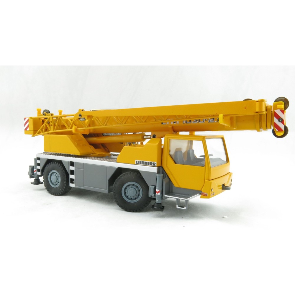 Conrad 2105/06 Liebherr LTM1030-2.1 Mobile Crane Scale 1:50