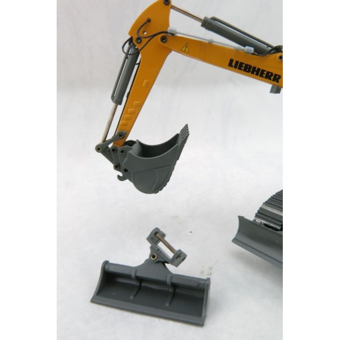 Conrad 2209/0 Liebherr R920 Compact Crawler Excavator with adjustable boom & two attachments - Scale 1:50