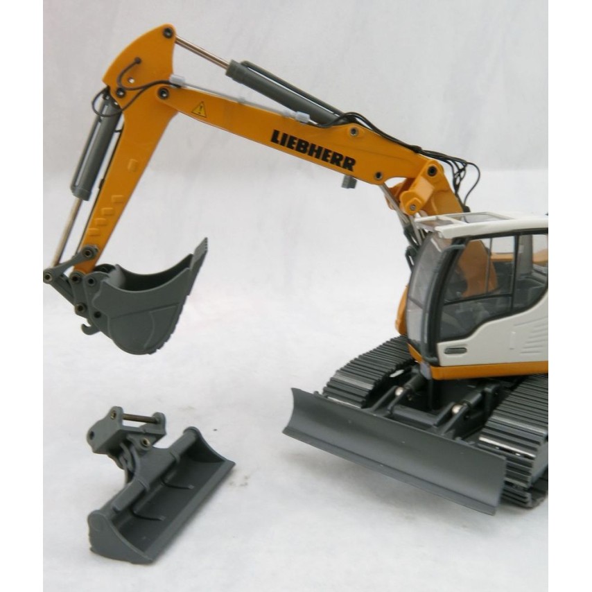 Conrad 2209/0 Liebherr R920 Compact Crawler Excavator with adjustable boom & two attachments - Scale 1:50