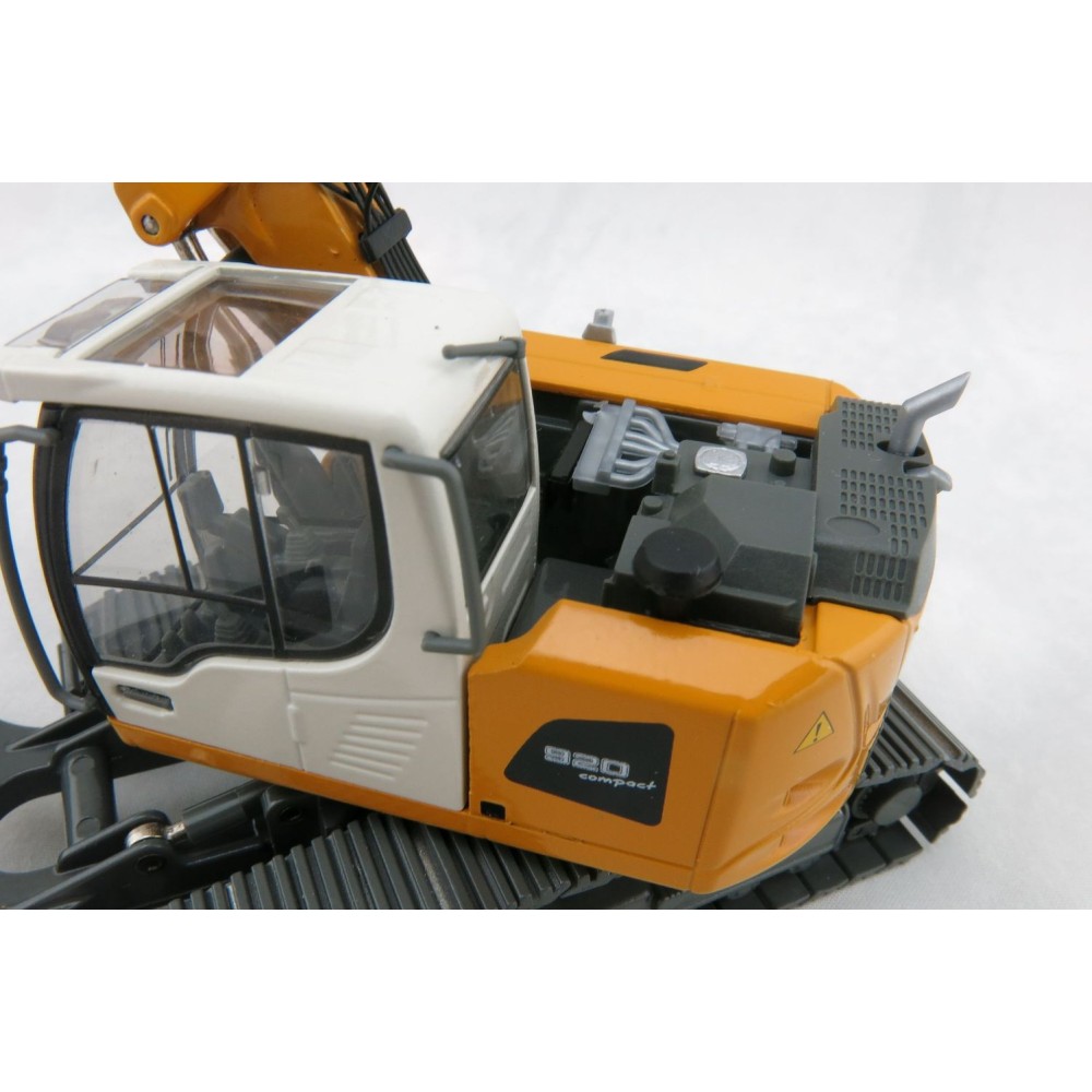 Conrad 2209/0 Liebherr R920 Compact Crawler Excavator with adjustable boom & two attachments - Scale 1:50