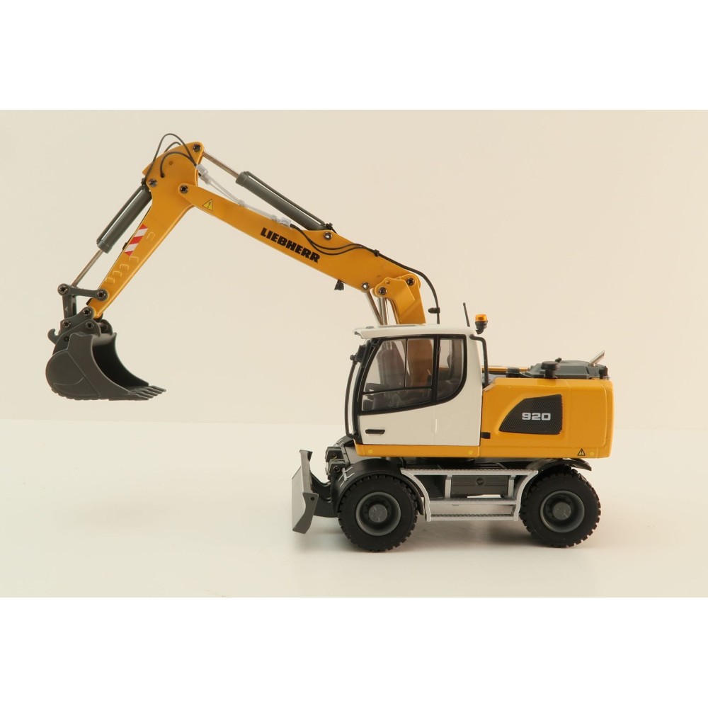 Conrad 2216/0 - Liebherr A 920 IV Mobile Wheeled Excavator - Scale 1:50 