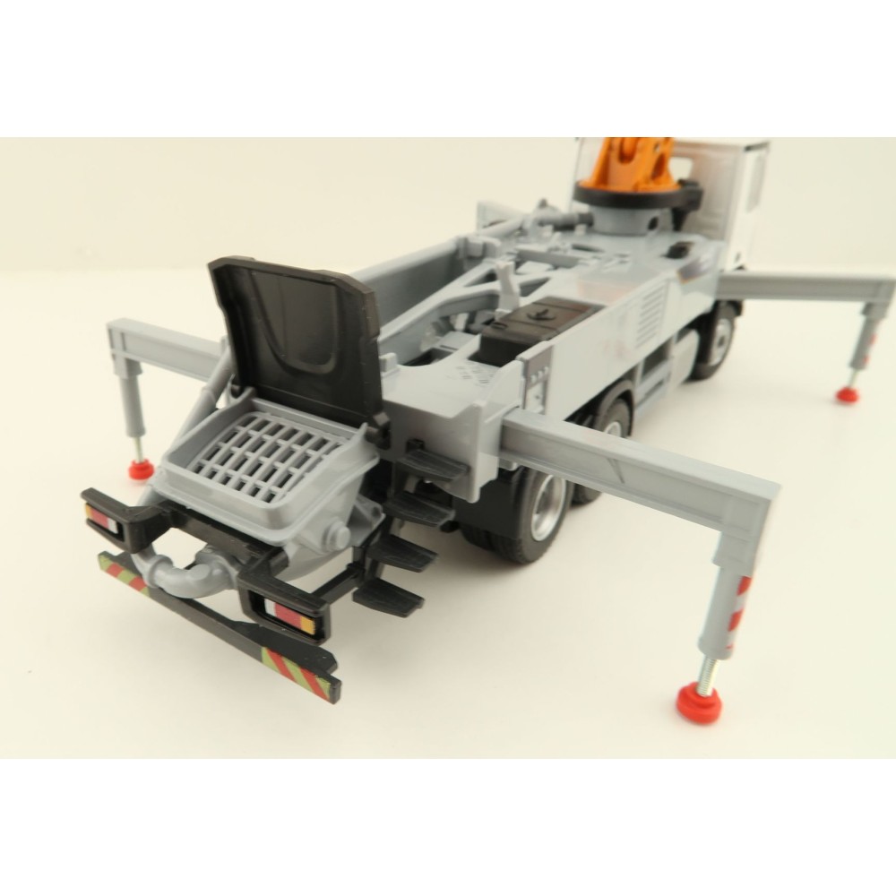 Conrad 78252/0 Mercedes-Benz Arocs 3axle with CIFA K36L Truck Mounted Concrete Pump - Scale 1:50