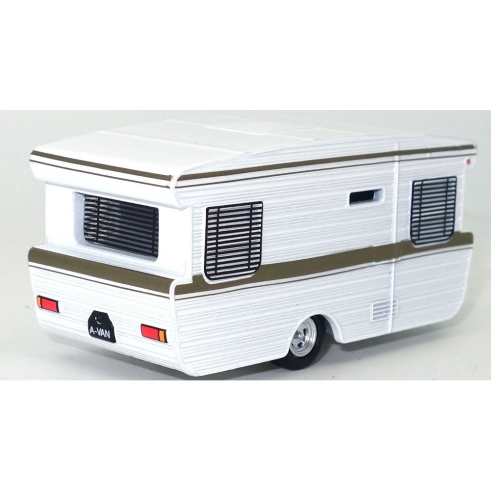 Road Ragers - 1967 Viscount Alumvan Caravan - White with Brown Stripe - Scale 1:64