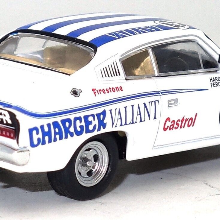 Road Ragers - Valiant Charger E38 R/T Race Car 1971 Bathurst Geoghegan / Brown No 43D - Scale 1:64