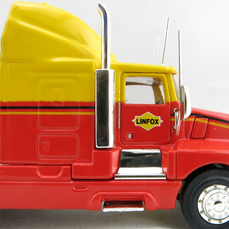 P.E.M. - World Car Collectables Australian Kenworth T600 A LINFOX WITH XXXX Beer QLD Trailer - Scale 1:64