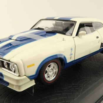 DDA Collectibles 32852-1 Option 97 XC Cobra Ford Falcon with White Blue Stripes - Scale 1:32