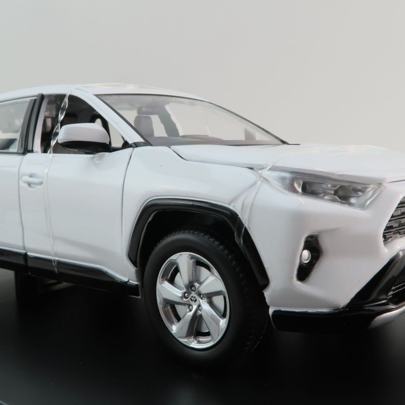 DDA Collectibles DDA124002 - Toyota RAV4 With Lights & Sounds White - Scale 1:24