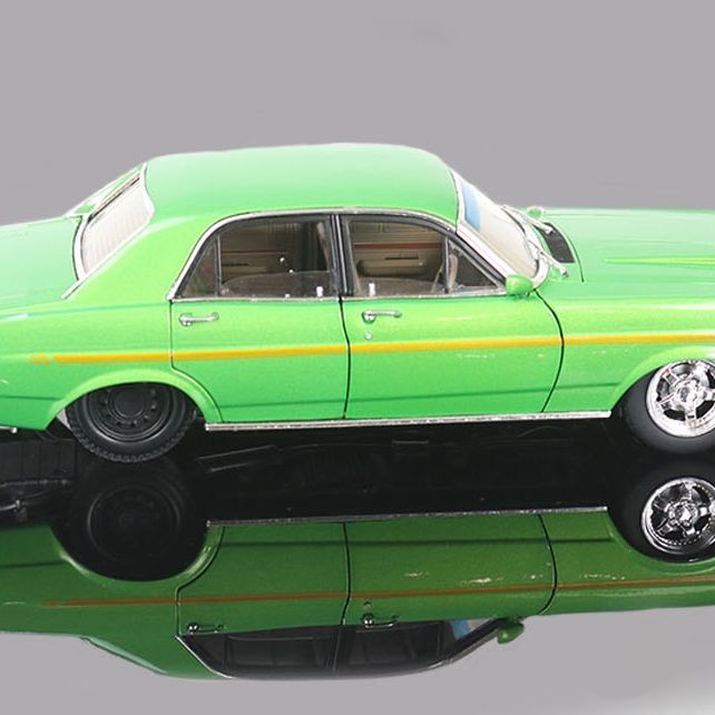 DDA Collectibles DDA24829 - Ford Falcon XW GS Burnout Car Green Metallic - Scale 1:24