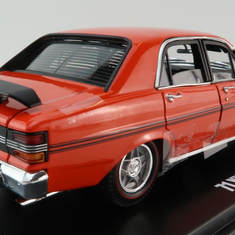 DDA Collectibles DDA24832 - Ford Falcon XY GTHO Phase 3 Sedan Vermillion Fire Black Stripes - Scale 1:24
