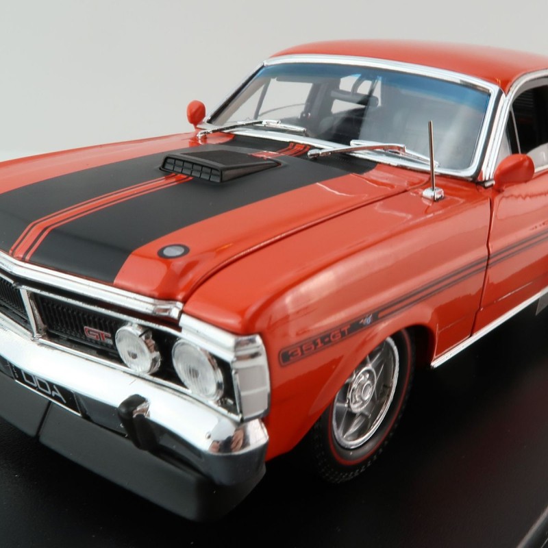 DDA Collectibles DDA24832 - Ford Falcon XY GTHO Phase 3 Sedan Vermillion Fire Black Stripes - Scale 1:24