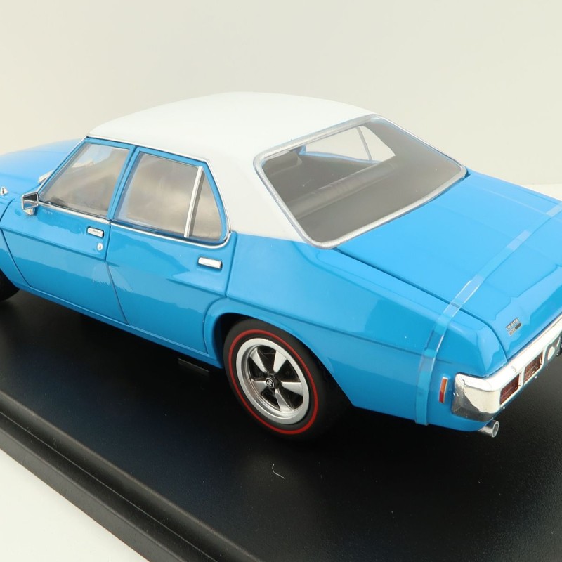 DDA Collectibles DDA311 - 1973 Holden HQ Monaro Kingswood 4 Door Super Blue White Roof - Scale 1:24