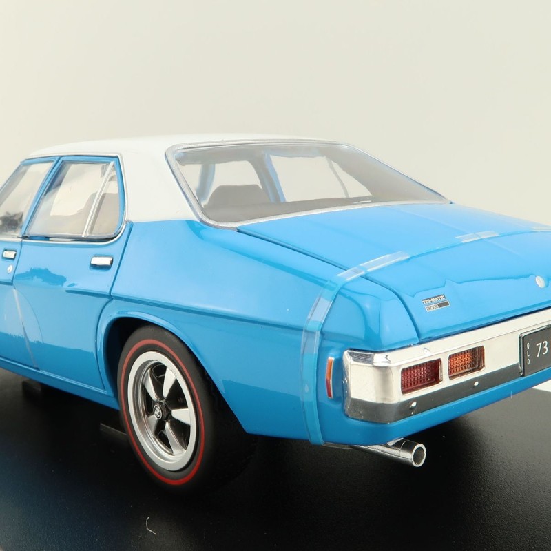 DDA Collectibles DDA311 - 1973 Holden HQ Monaro Kingswood 4 Door Super Blue White Roof - Scale 1:24