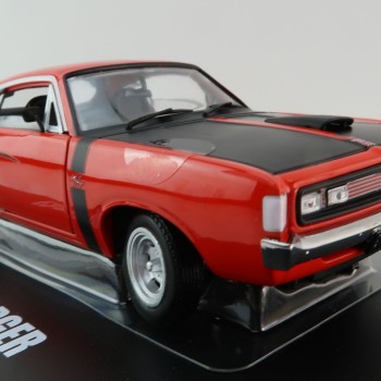 DDA Collectibles DDA32816 - Chrysler VH Valiant E38 R/T Charger Red  - Scale 1:32