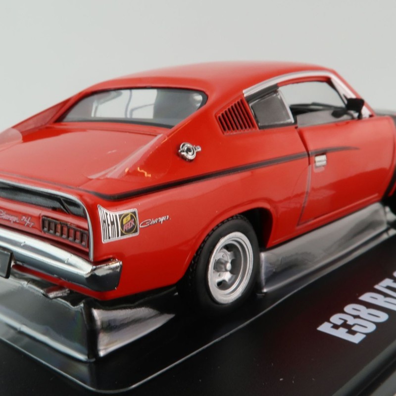 DDA Collectibles DDA32816 - Chrysler VH Valiant E38 R/T Charger Red  - Scale 1:32