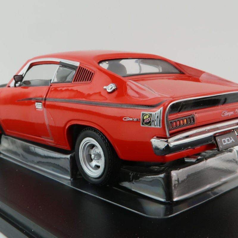 DDA Collectibles DDA32816 - Chrysler VH Valiant E38 R/T Charger Red  - Scale 1:32