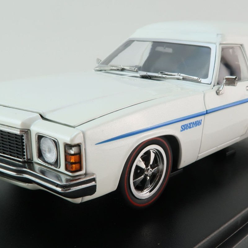 DDA Collectibles DDA513 - Holden HJ Sandman Panel Van Jack Frost White Metallic  - Scale 1:24