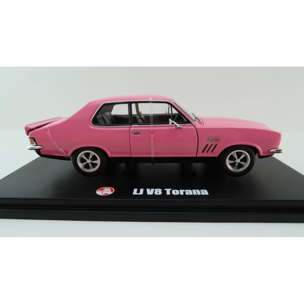 DDA Collectibles DDA620 - 1972 Holden LJ V8 Torana Strike Me Pink  - Scale 1:24