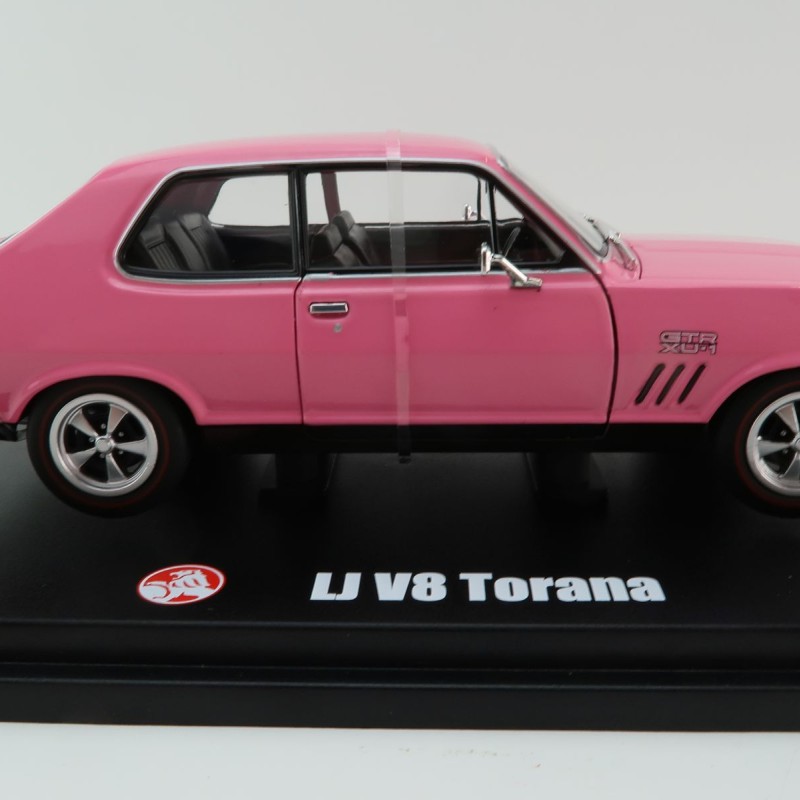 DDA Collectibles DDA620 - 1972 Holden LJ V8 Torana Strike Me Pink  - Scale 1:24