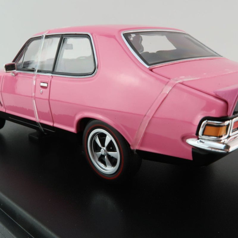 DDA Collectibles DDA620 - 1972 Holden LJ V8 Torana Strike Me Pink  - Scale 1:24