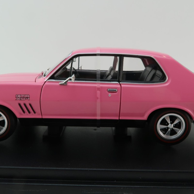 DDA Collectibles DDA620 - 1972 Holden LJ V8 Torana Strike Me Pink  - Scale 1:24
