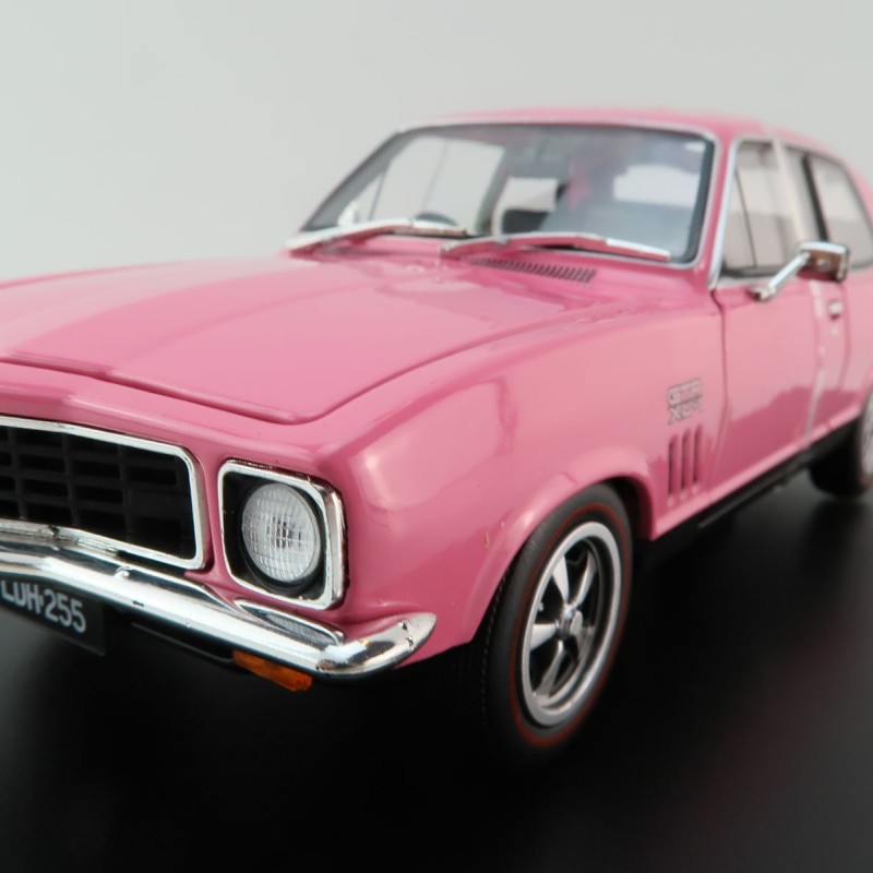 DDA Collectibles DDA620 - 1972 Holden LJ V8 Torana Strike Me Pink  - Scale 1:24