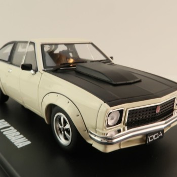 DDA Collectibles DDA800 - A9X Torana 308 Factory Car White Black - Scale 1:24