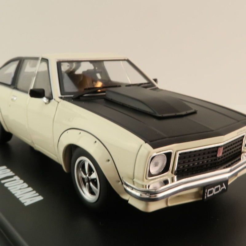 DDA Collectibles DDA800 - A9X Torana 308 Factory Car White Black - Scale 1:24