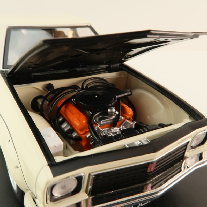 DDA Collectibles DDA800 - A9X Torana 308 Factory Car White Black - Scale 1:24