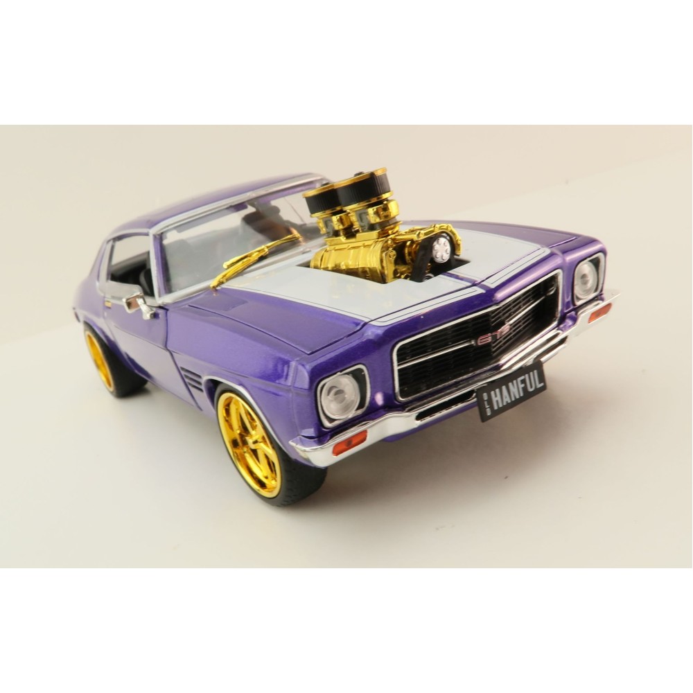 DDA GreenLight DDA201 1973 Custom Holden HQ Monaro Hanful Chase Car Scale 1:24