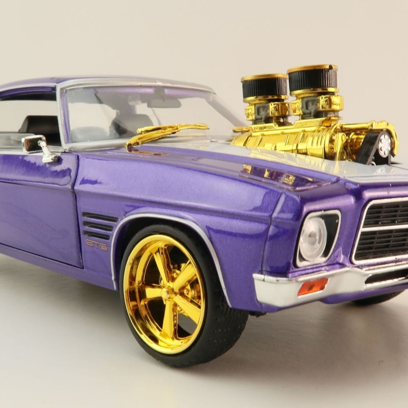 DDA GreenLight DDA201 1973 Custom Holden HQ Monaro Hanful Chase Car Scale 1:24