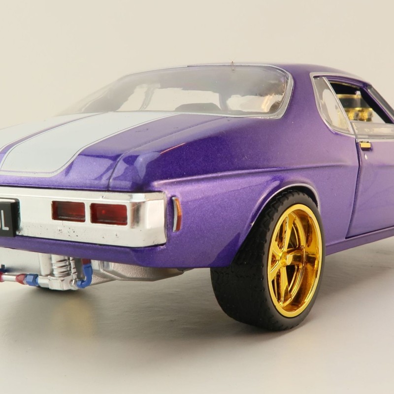 DDA GreenLight DDA201 1973 Custom Holden HQ Monaro Hanful Chase Car Scale 1:24