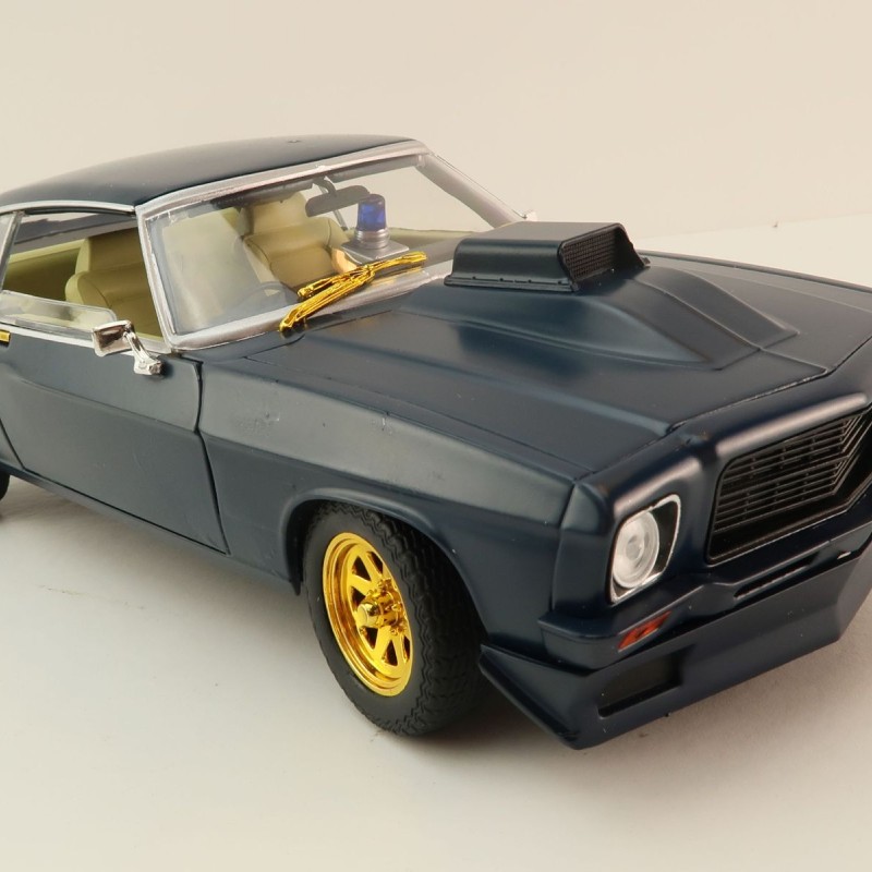 DDA GreenLight DDA203 1973 Holden HQ Monaro MFP Mad Max Nightrider Chase Car Scale 1:24