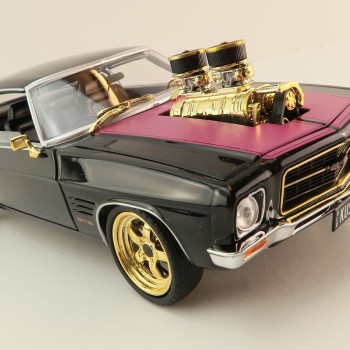 DDA GreenLight DDA206-P 1973 Custom Holden HQ Monaro KUSTOMQ Black / Pink Chase Car Scale 1:24 