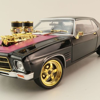 DDA GreenLight DDA206-P 1973 Custom Holden HQ Monaro KUSTOMQ Black / Pink Chase Car Scale 1:24 