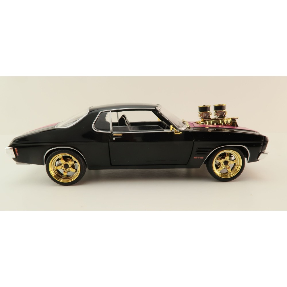 DDA GreenLight DDA206-P 1973 Custom Holden HQ Monaro KUSTOMQ Black / Pink Chase Car Scale 1:24 