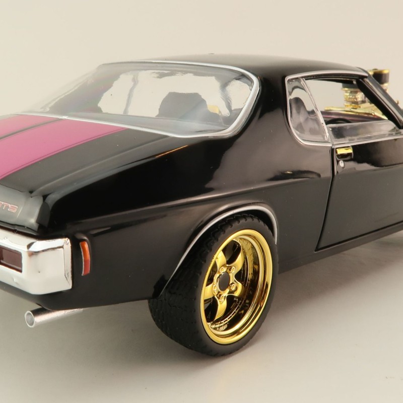 DDA GreenLight DDA206-P 1973 Custom Holden HQ Monaro KUSTOMQ Black / Pink Chase Car Scale 1:24 